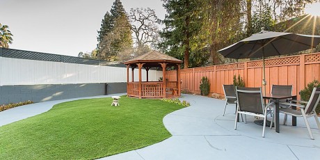 Welcome To Holiday Inn Express Mountain View Palo Alto - Outdoor Patio Area